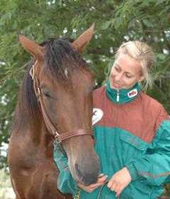 Malin och Maharajah laddar inför kvällen. Foto: Travkompaniet