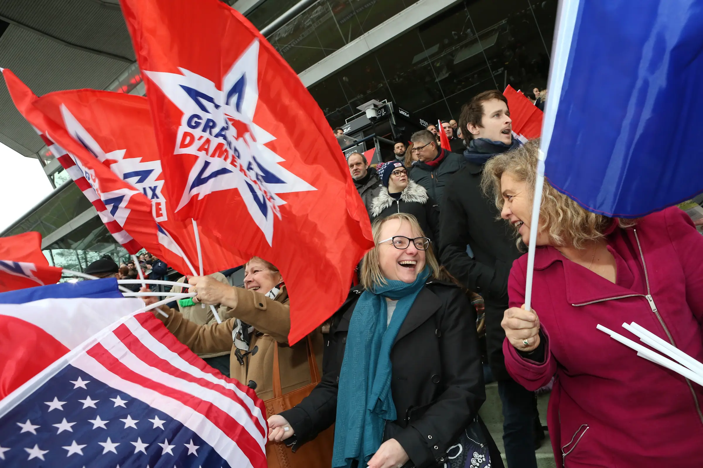 Publik på Vincennes under Prix d'Amerique. Foto: Thomas Blomqvist, TR Bild